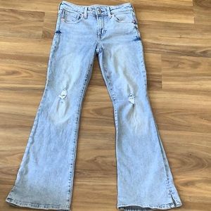 These are super cute trendy high rise flare jeans for girls, by the brand GAP.